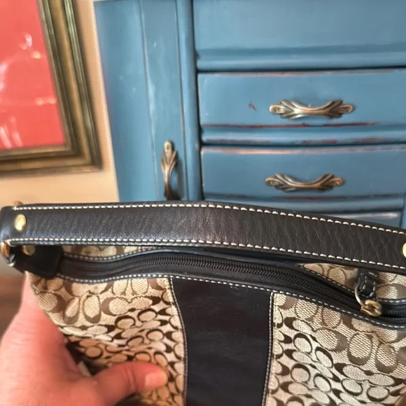 ๐๐ป๐๐คCoach Brown and tan mini Bag with Signature - Picture 6 of 15